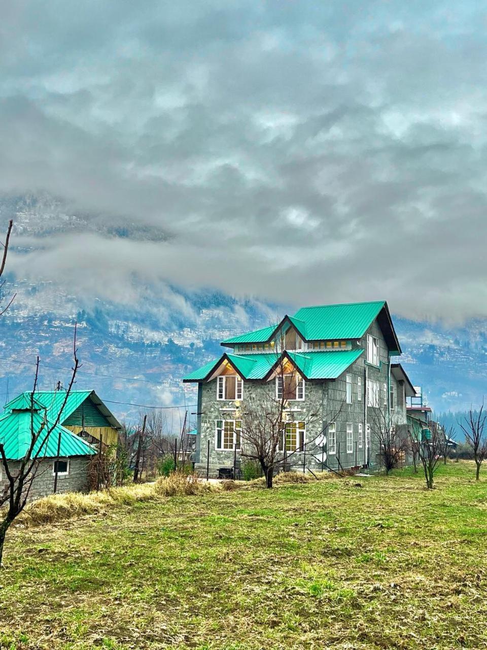 Fluestern Hostel And Cafe Nagar  Zewnętrze zdjęcie