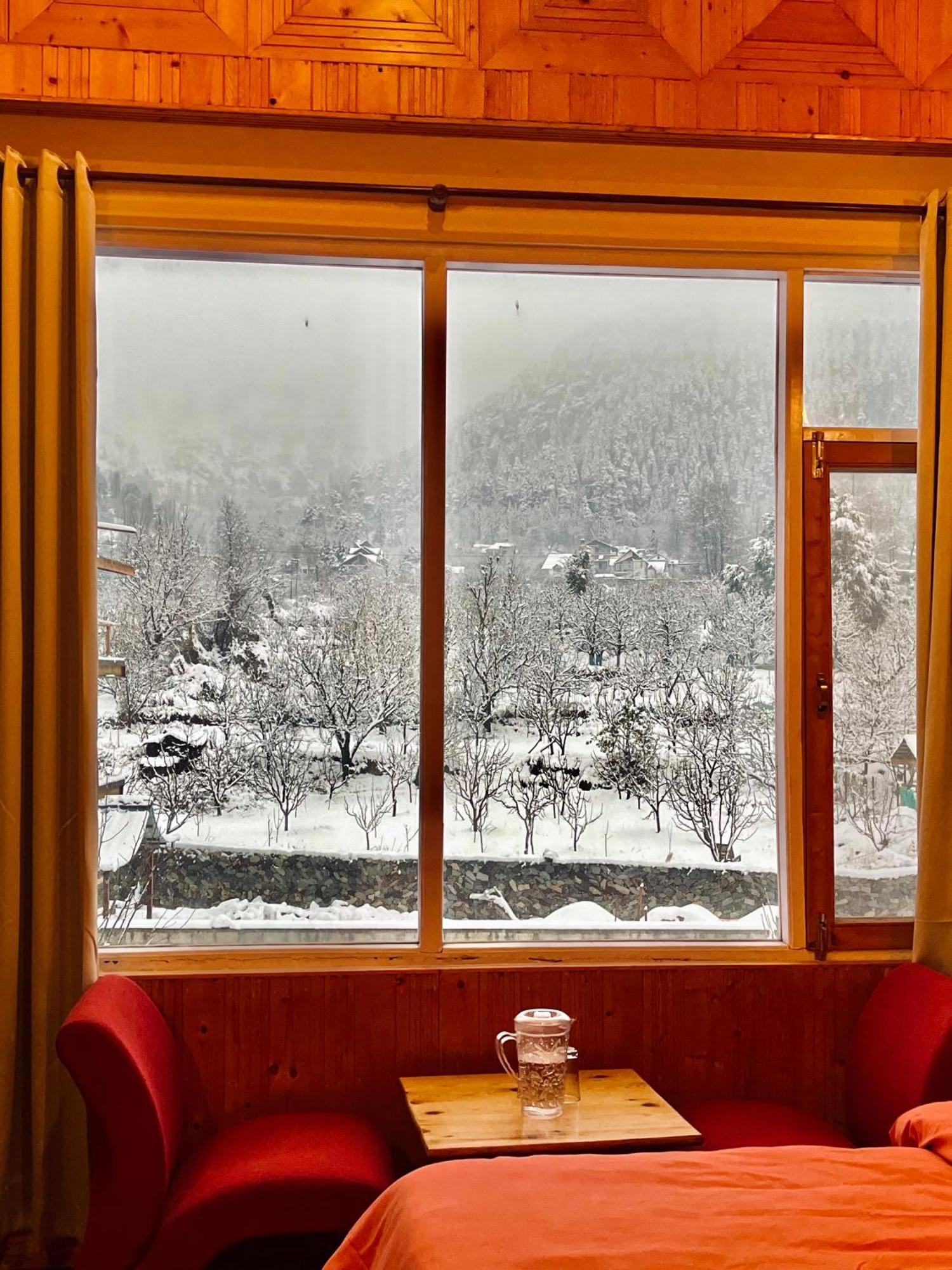 Fluestern Hostel And Cafe Nagar  Zewnętrze zdjęcie